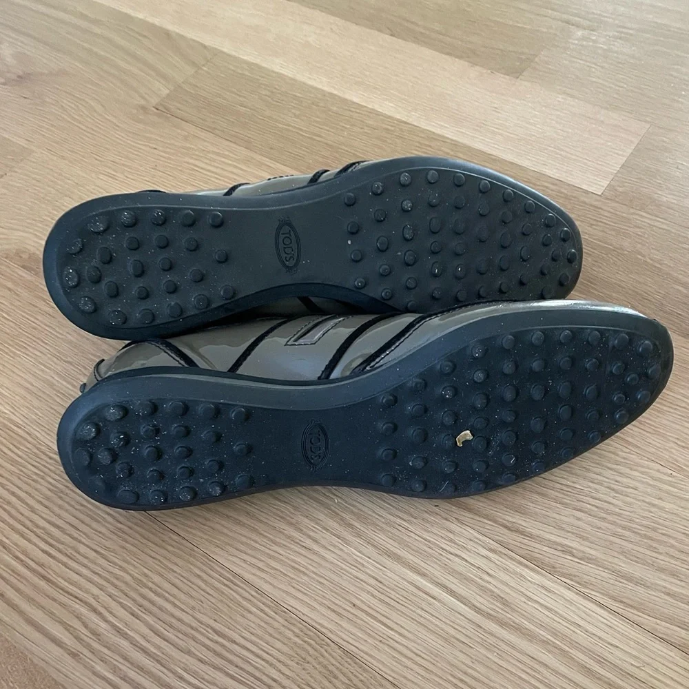 Tod’s gray and black patent sneaker - Picture 7 of 8